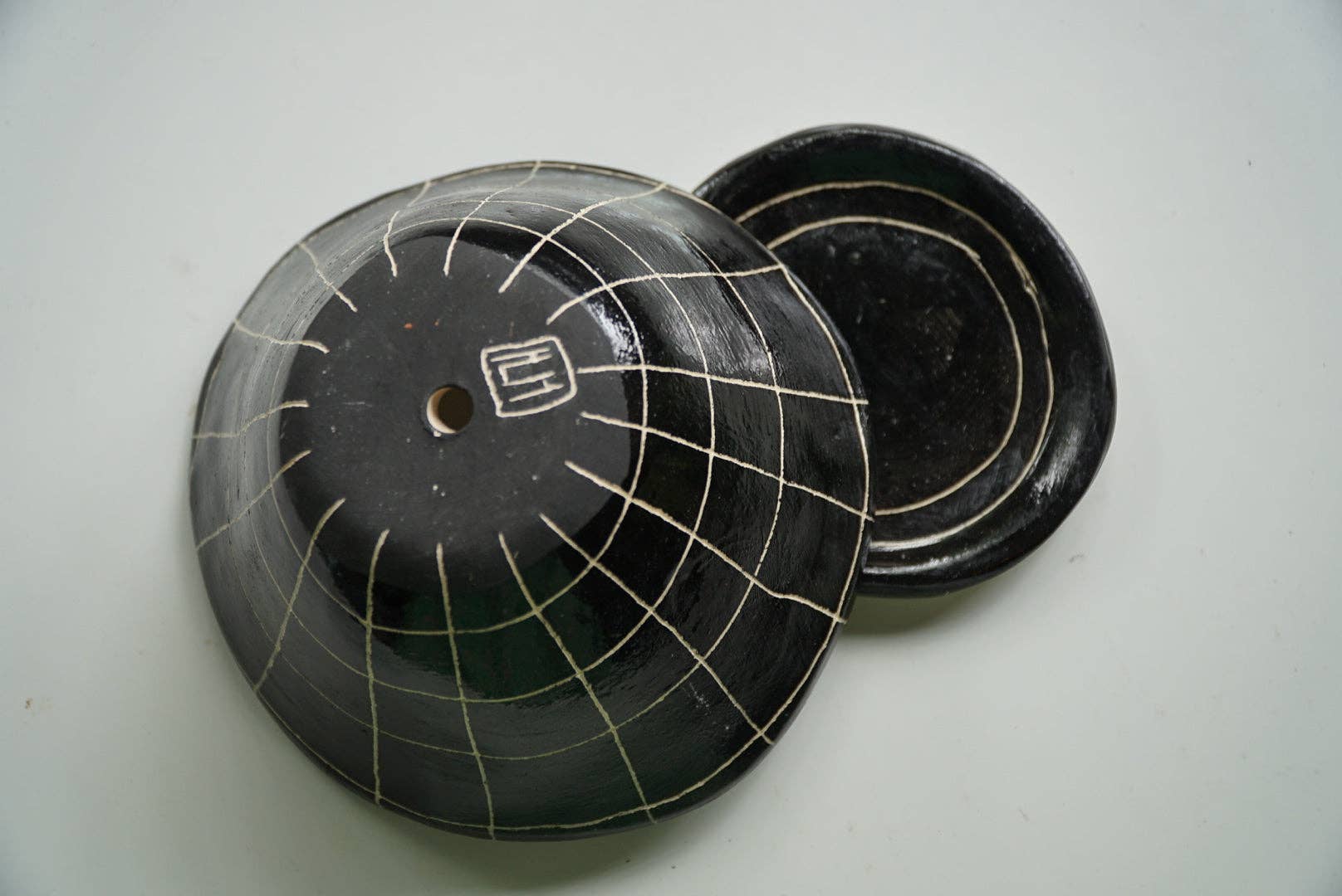 Half Light Honey - Wholesale Plant Pot - GRID - 5" Diameter Table Planter & Tray - Glazed Black & White Clay2