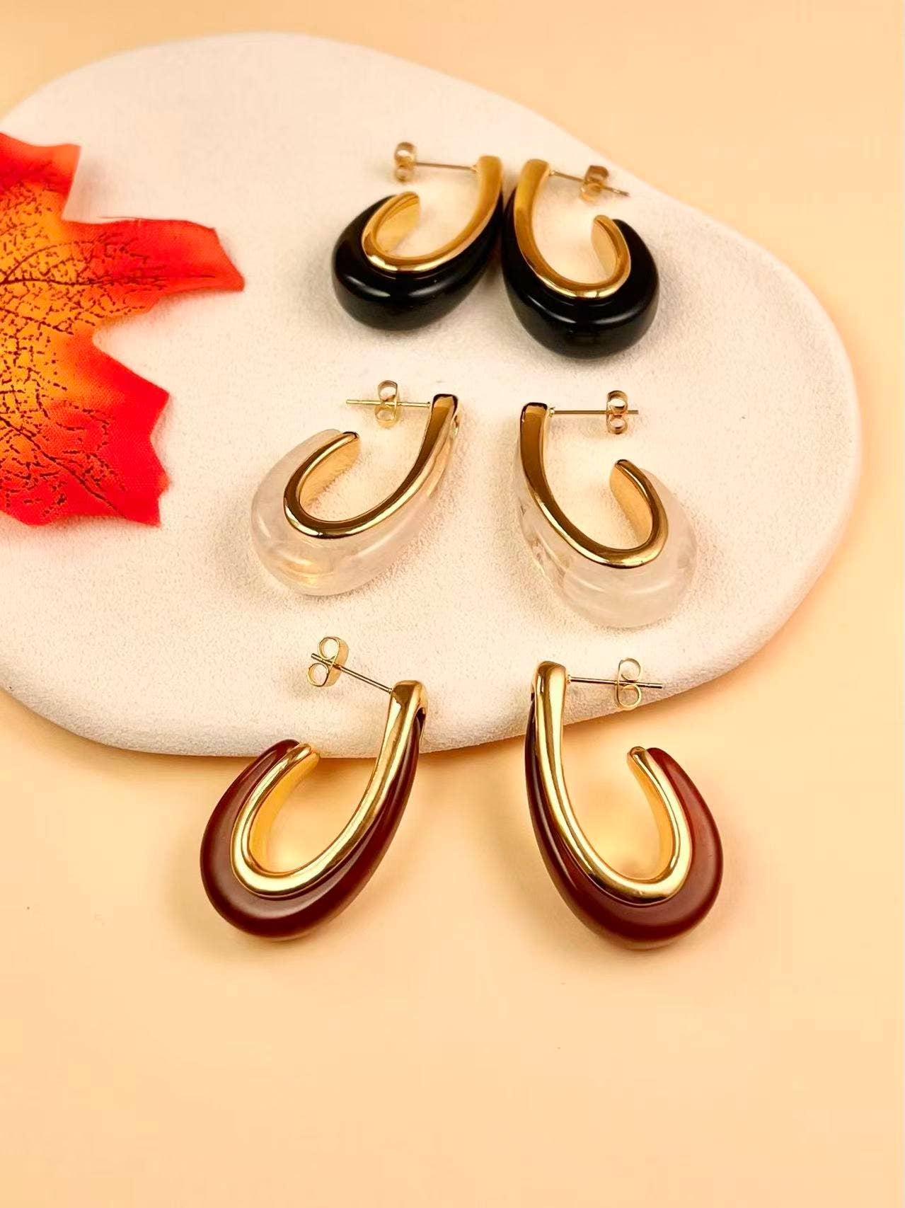 COSMOS – Großhandel Hoops – Elegante zeitgenössische Harz-Creolen aus Edelstahl4