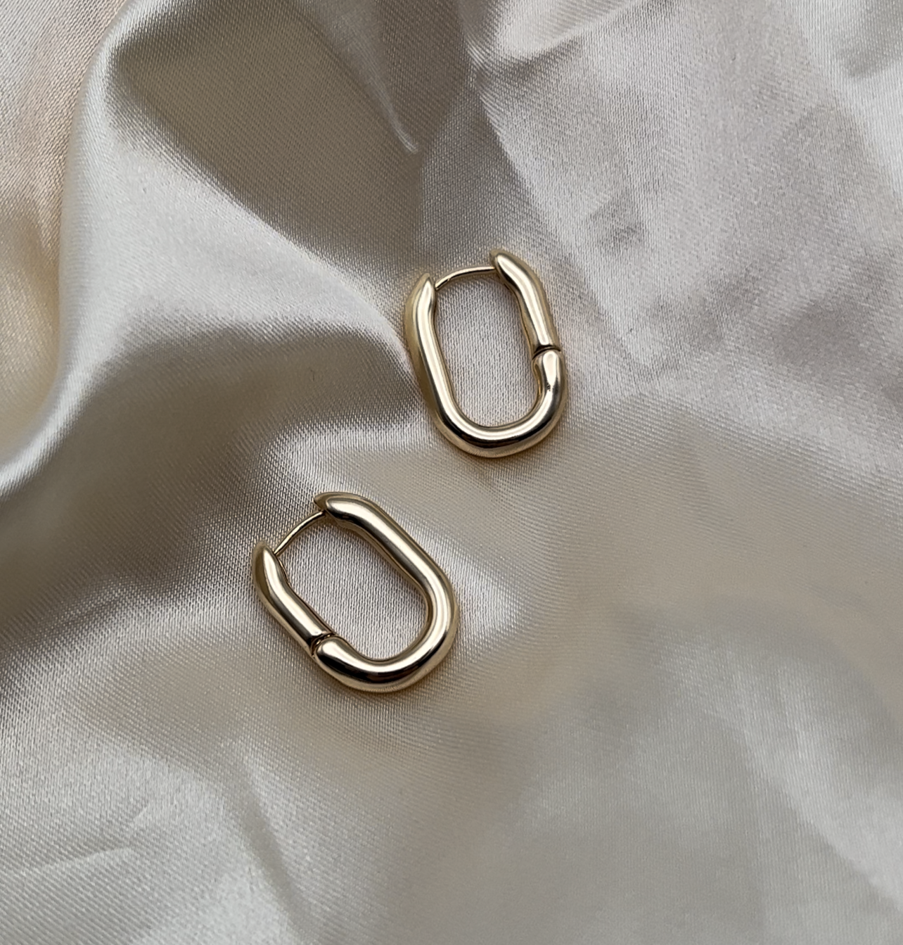 Howard's - Wholesale Hoop Earrings - Link Huggie Hoop Earrings6
