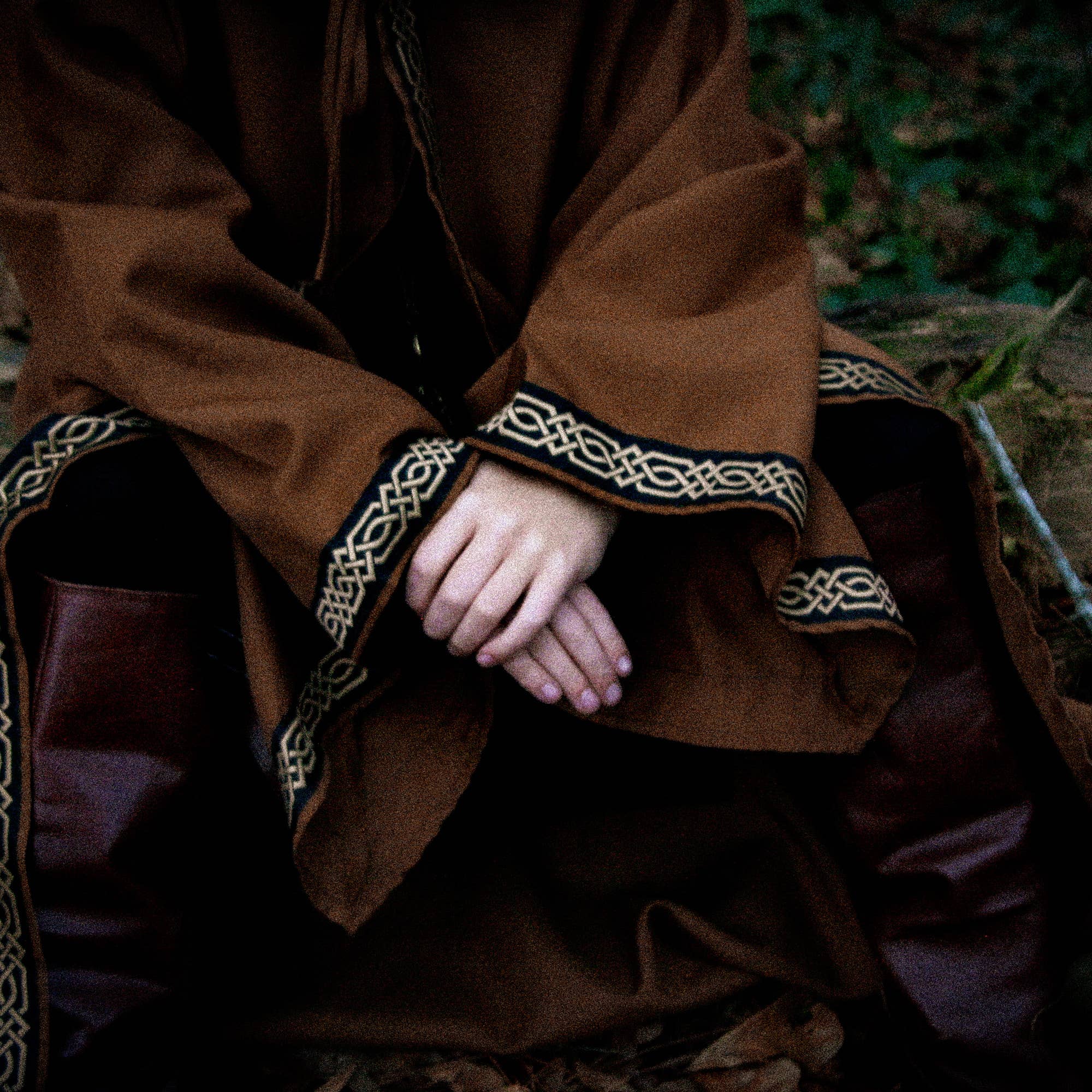 everfan - Wholesale Costume - Kids - Kids Celtic Robe | Medieval Sorcerer Cloak with Hood12