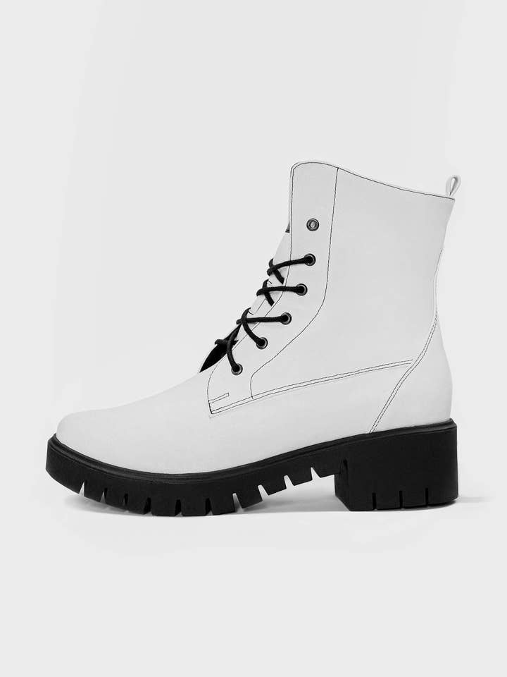 Arbeiter Nr. 3 Stiefel aus Dessertoā® Kaktusleder. für den Großhandel von Bohema Clothing