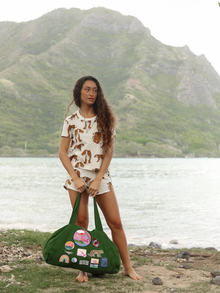 T-shirt Curta de Algodão Orgânico - Tigre por atacado de Wings Hawaii