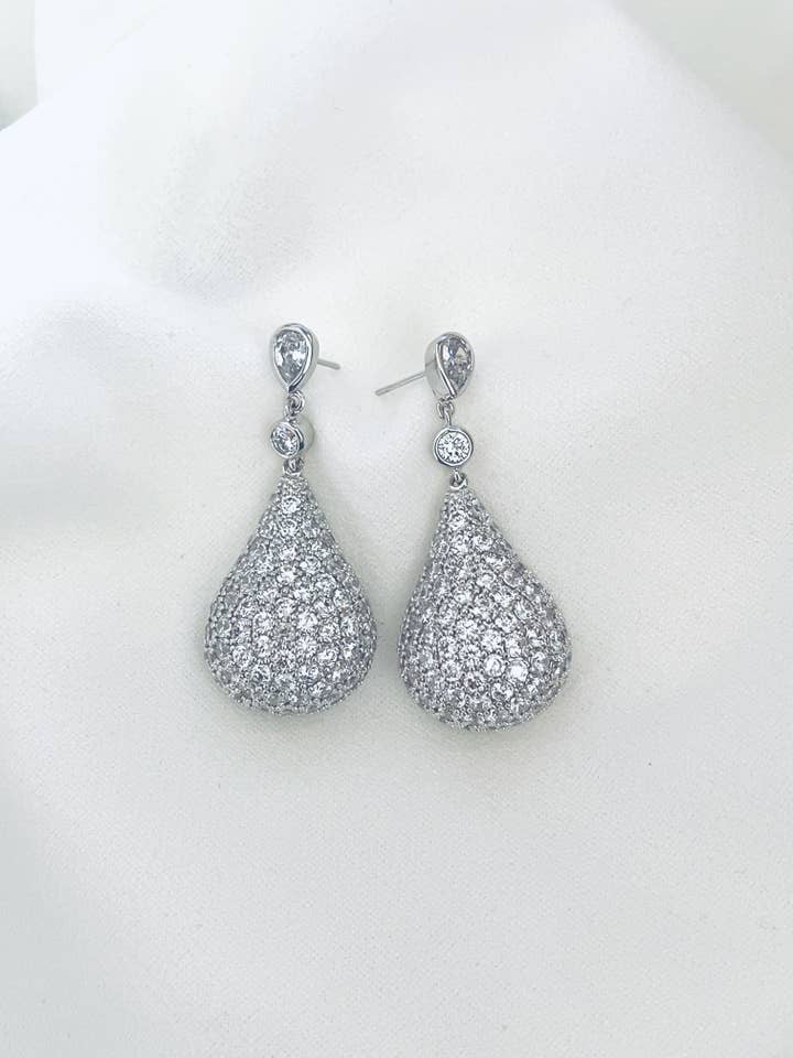 BIANCA - Boucles d'oreilles en argent massif avec zircone cubique pour la vente par JohnnyB Jewelry