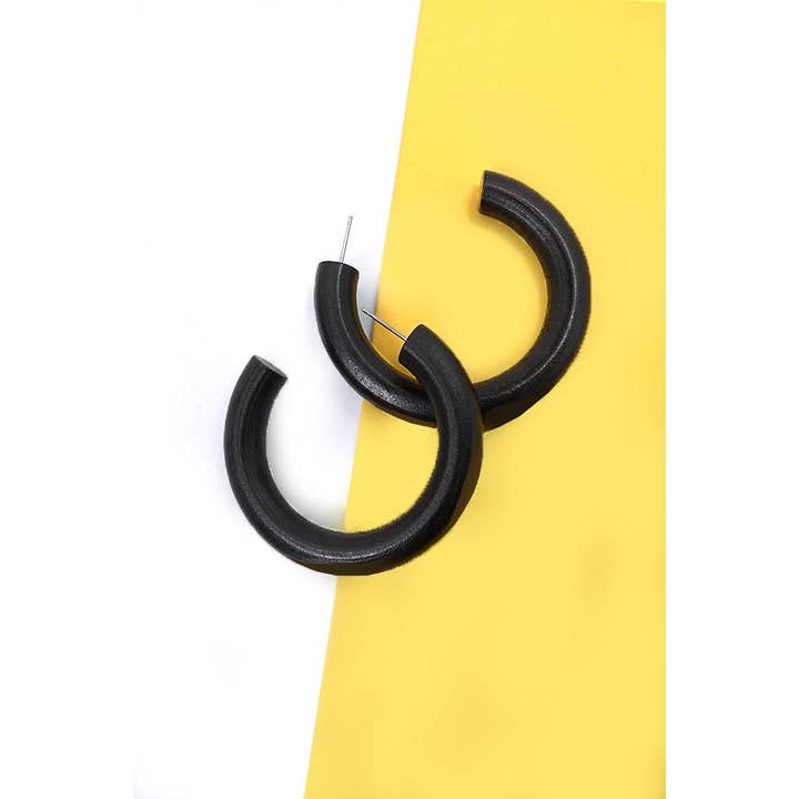 JOSSLYN by wall to wall - Wholesale Hoop Earrings - COLORFUL WOOD HOOP EARRINGS | 31E23585