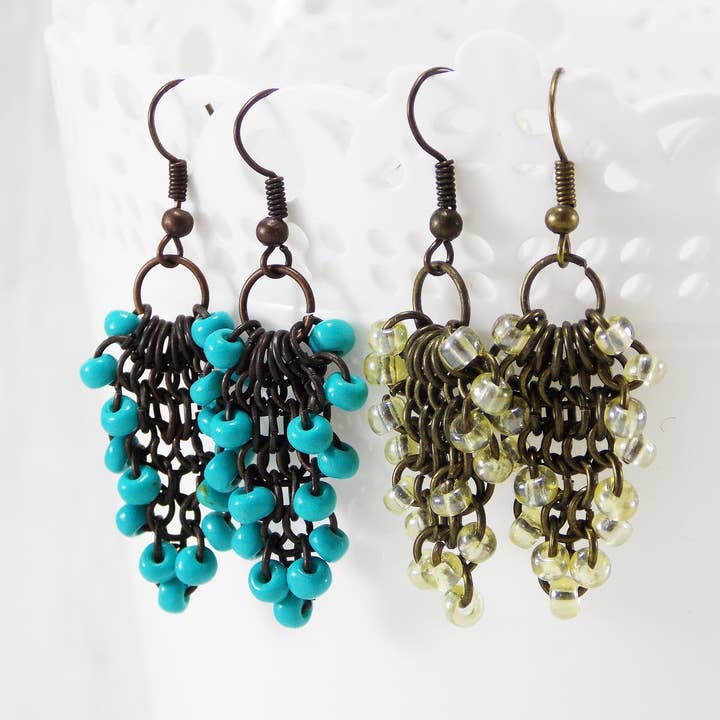 Brincos de malha Brincos de arame pendurados Brincos de cota de malha Brincos turquesa Brincos medievais de borla de conta verde Brincos de folha verde por atacado de Ninolia