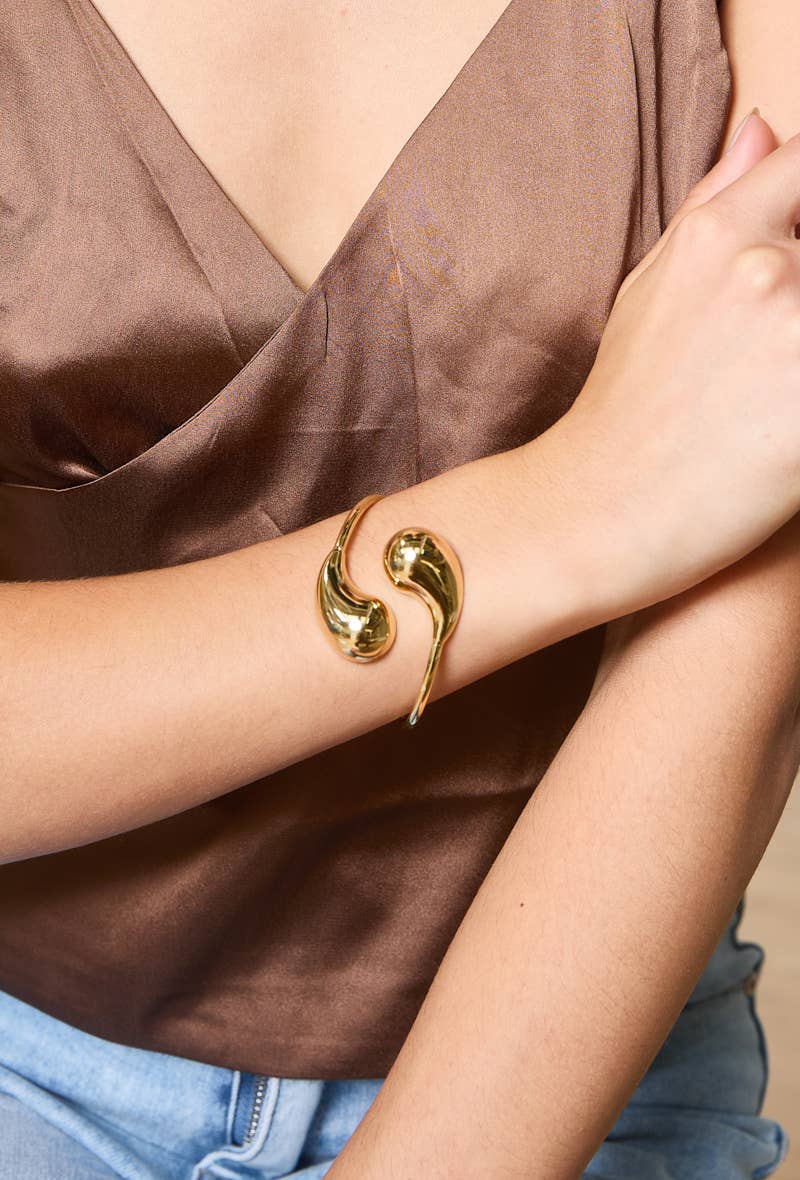 Gold 324AQ63 stainless steel bangle bracelet for wholesale on Faire1