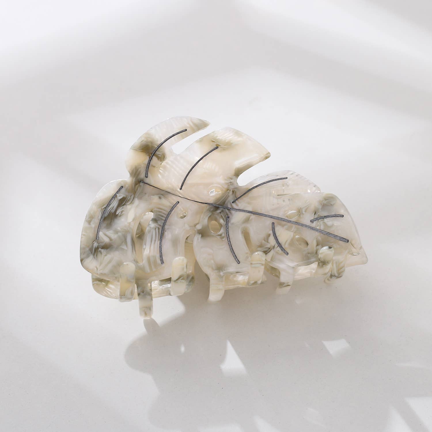 Assorted Monstera Leaf Claw Clip - Large for wholesale on Faire6