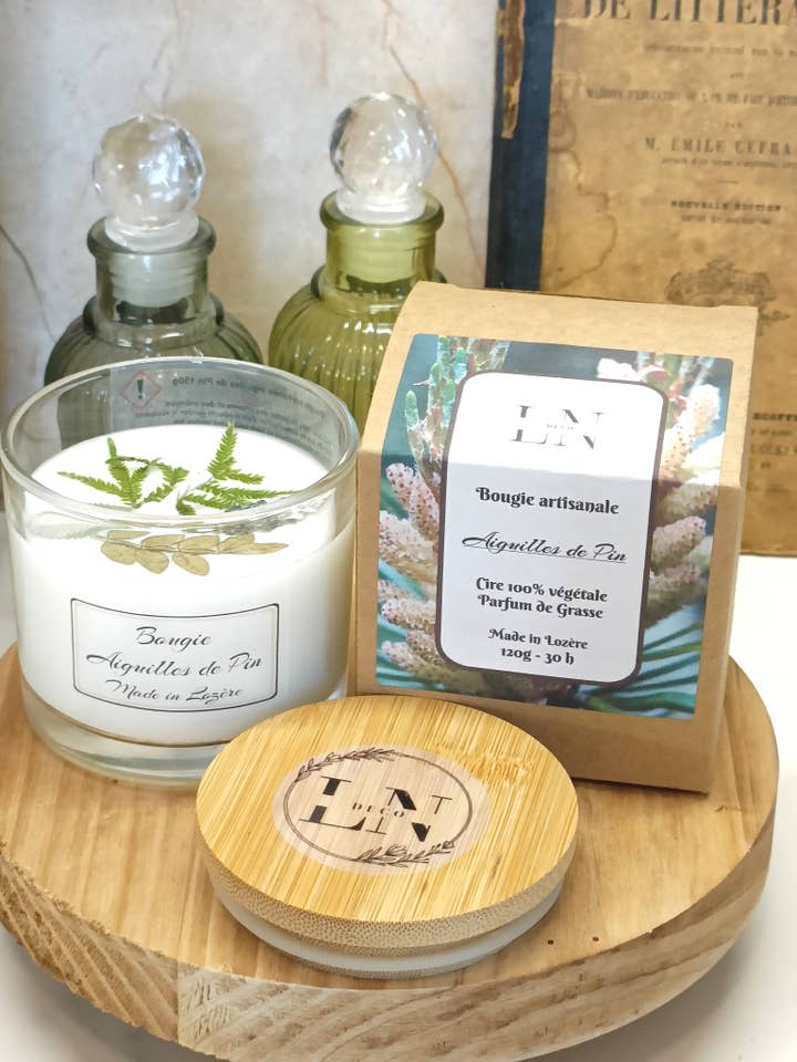 Bougie parfumée fleurs séchées "Lozère" Aiguilles de Pin pour la vente par LNDECO