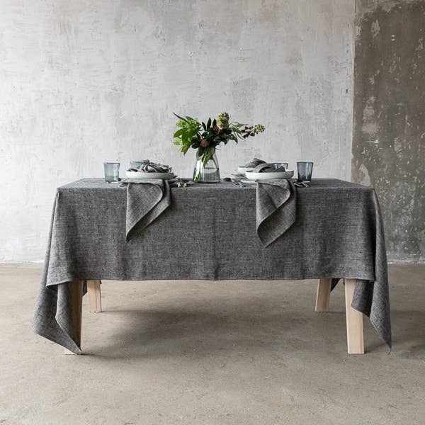 LinenMe – wholesale Tablecloth – Linen Tablecloth Black Chevron