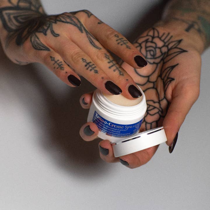 Artschatz LLC – Cuidados/pomada de tatuagem por atacado – Creme Especial para Tatuagem, Pomada de Cuidado para Tatuagem com Manteiga de Beta-Glucano Vegan - fabricado na Alemanha2