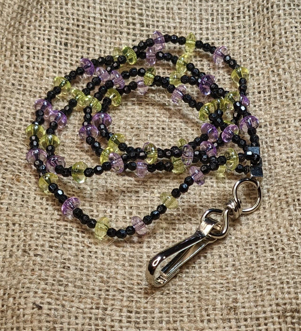 Fiona Accessories – wholesale Snodd - Dam – Beaded Badge Holder Snodd för nycklar ID-märke16