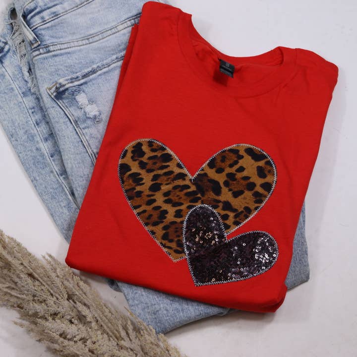 Cœur de la Saint-Valentin rouge brodé à manches courtes pour la vente par Shop Southern Belle