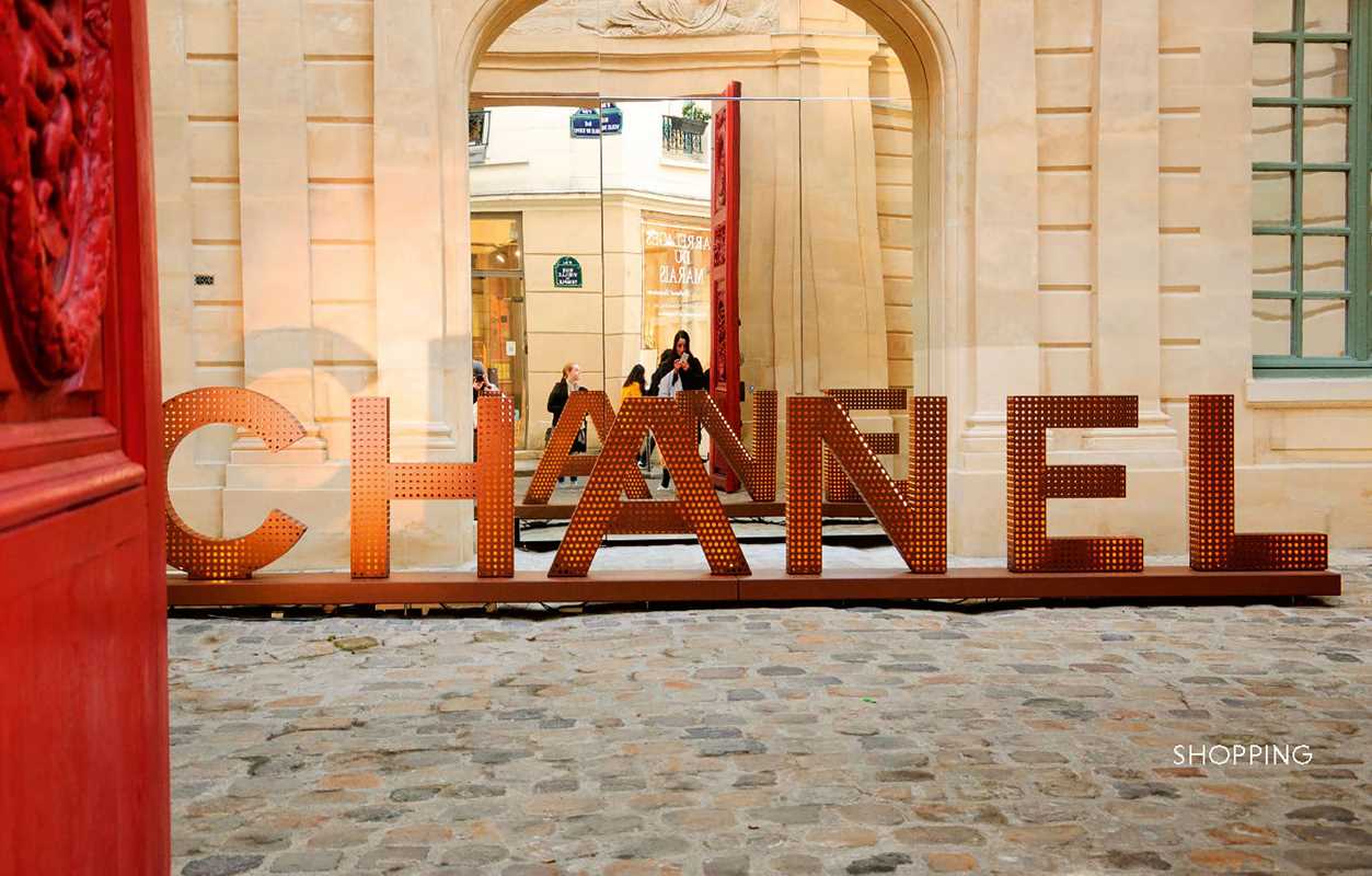 Simon & Schuster - Wholesale Display Book - Paris. In Fashion by Pierre Toromanoff5