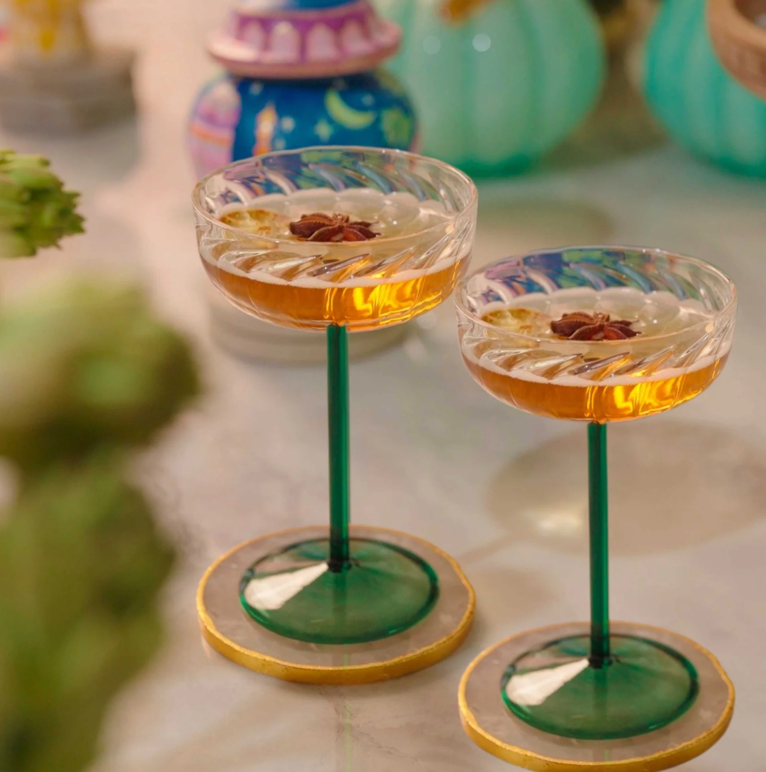 Casa Amarosa - Wholesale Cocktail/Liquor Glass - Swirl Cocktail Glass -Clear & Green,  4 x 6.5 Inches2