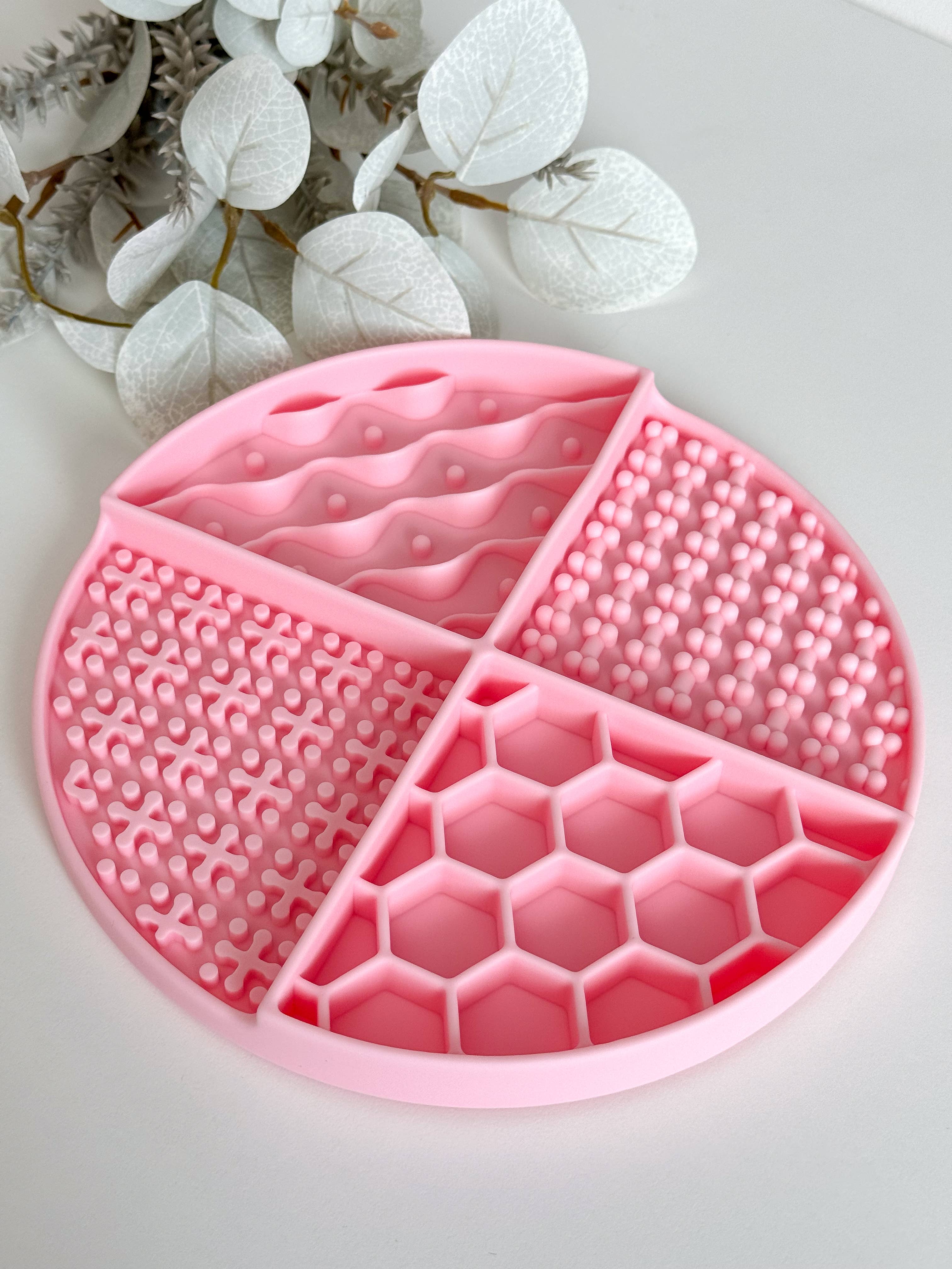 Doggotique - Wholesale Pet Food Mat - Dog - Lick mat Honey2 for dogs and cats, slow feeder dog1