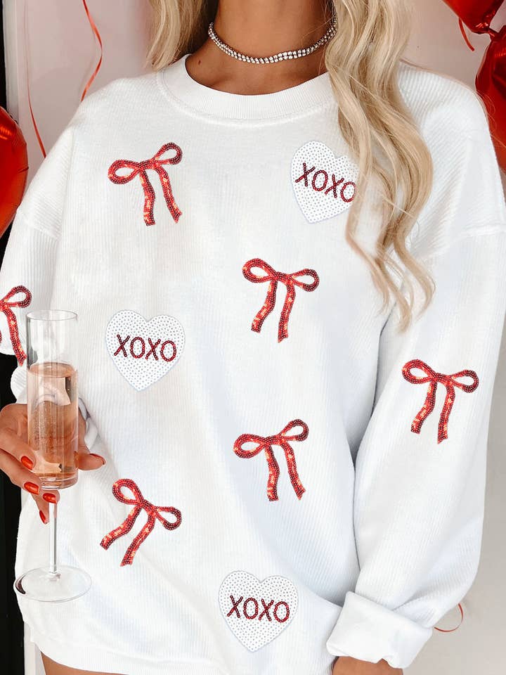 Sweat-shirt côtelé à nœud à sequins et cœur XOXO patché (S-3XL) pour la vente par 66DISCO