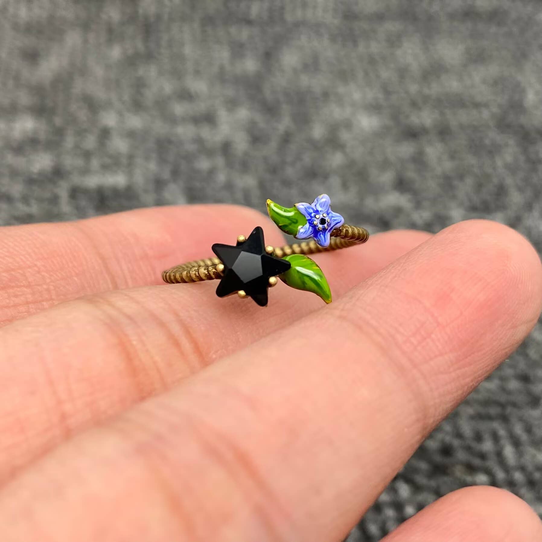 Mio Queena - Vente Bague de cocktail/de cérémonie - Bague Vintage Étoile & Fleur en Strass Ajustable2