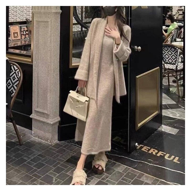 FurDecoration – Großhandel Kleid – Damen – Einfarbiges Midikleid mit lockerer Passform und Strickcardigan-Set6