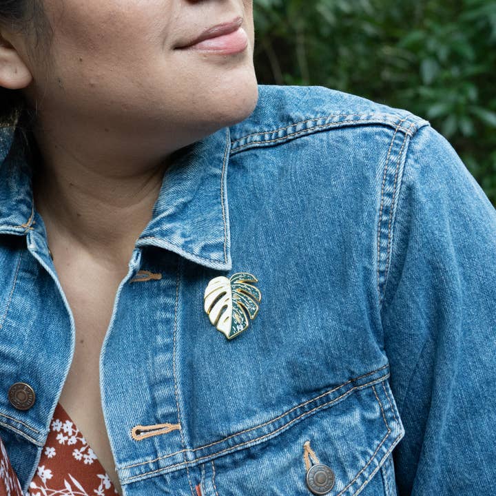 Happily Plants - Wholesale Lapel Pin/Button - Variegated Monstera Albo Plant Enamel Lapel Pin10