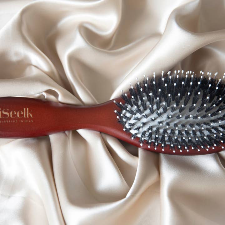 ISeelk - Wholesale Hair Brush/Comb - Wooden hairbrush with wild boar bristles.2