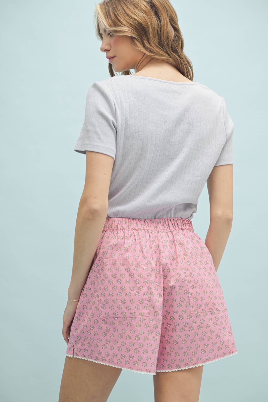 Wishlist Apparel – wholesale Shorts – Dam – FLORAL TRIM DETALJ SHORTS / WL25-10627B6