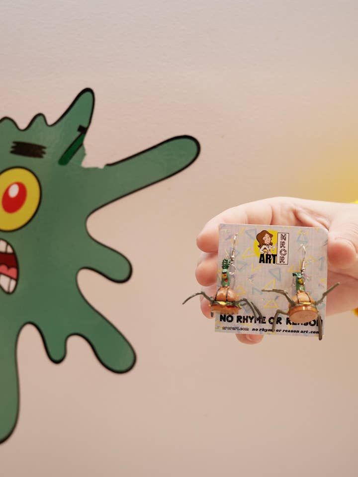 Spongebob Plankton Oorbellen -2005 - Vintage, Upcycled voor wholesale door NO RHYME OR REASON ART