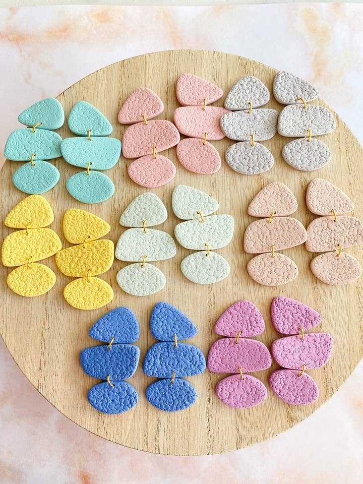 Pebble Stack øreringe, Polymer lerdingler for engroshandel hos Glitter and Glow Co