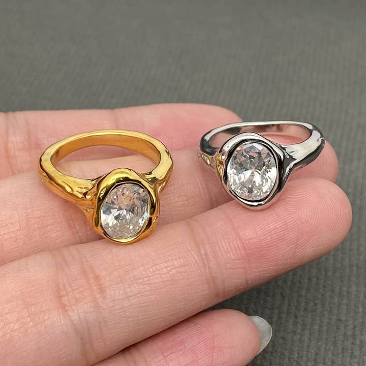 Anello in Acciaio Inossidabile Placcato in Oro 18K con Zircone Scintillante - FGS per la vendita all'ingrosso da parte di Mio Queena