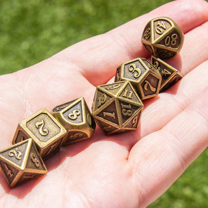 Ensemble de dés en laiton métal pour la vente par Mystery Dice Goblin