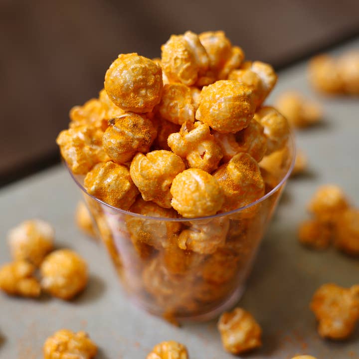 Re-Mix Gourmet Popcorn för wholesale av Mya's Gourmet Popcorn