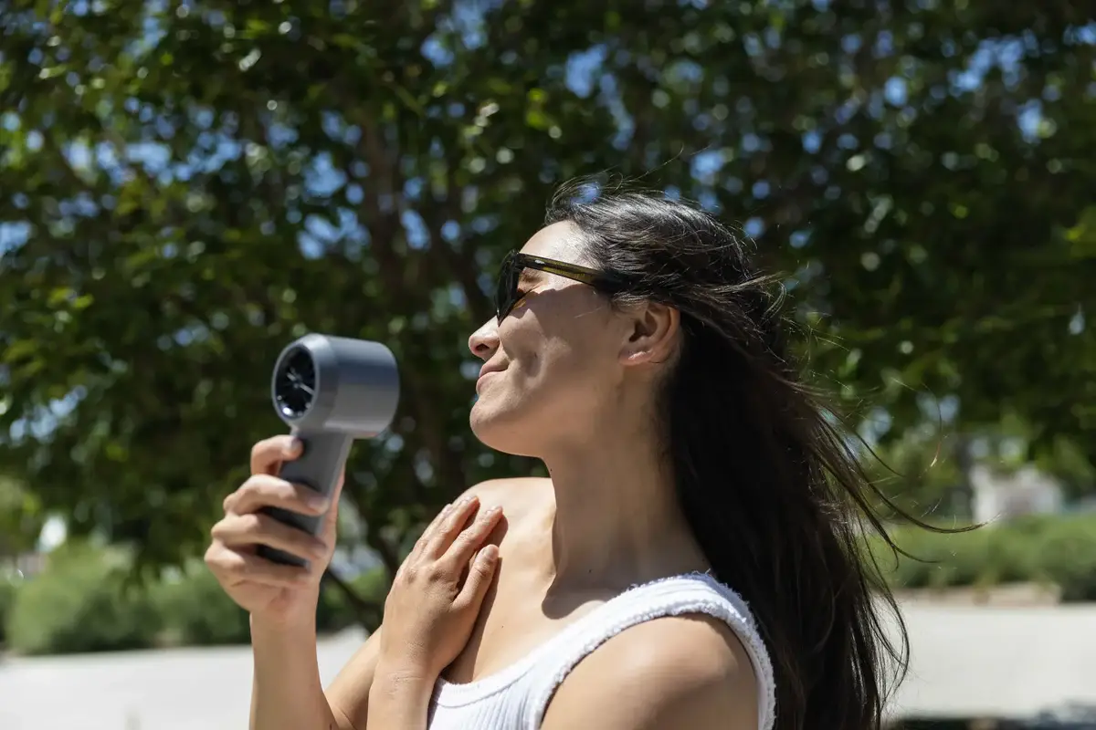 FashionIt - Wholesale Sports & Outdoor - eVent Rechargeable Handheld Fan with Cooling Plate2