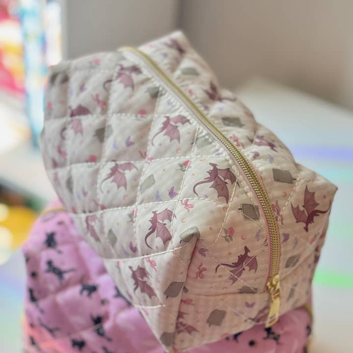 CrescentCatCo - Wholesale Makeup/Cosmetic Bag - Fantasy Reader Gingham Dragon Quilted Makeup Pouch0