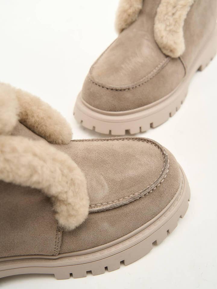 Vail Beige for wholesale on Faire7