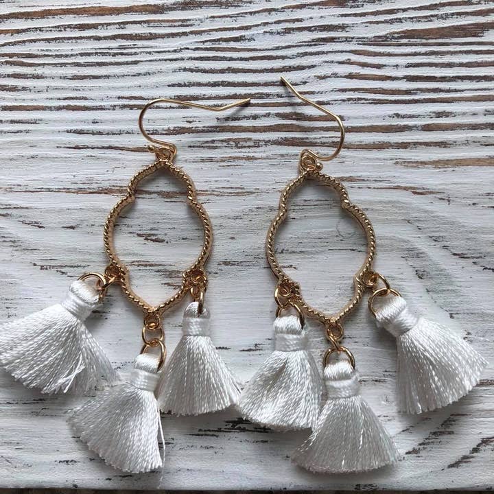 Kate Tuesday Jewelry – Engroshandel Hængeøreringe og creoløreringe – Ava guld kvast Drop Hoops