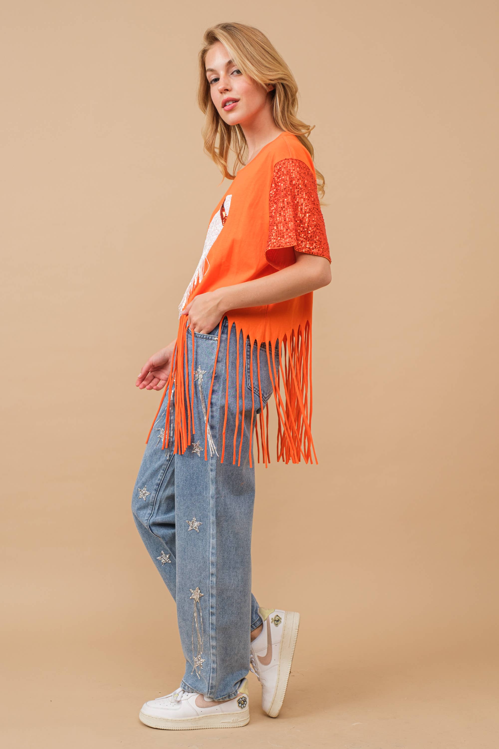 Blue B – Großhandel T-Shirt – Damen – 34255T - Fußball-T-Shirt mit Paillettenfransen und Grafik11