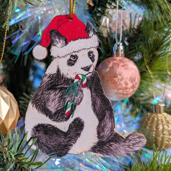 Décoration de Noël Panda - Ornement en bois pour la vente par Drawn to Nature