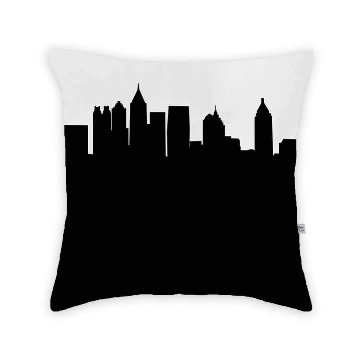 Atlanta GA Skyline Grand coussin pour la vente par Anne Cate