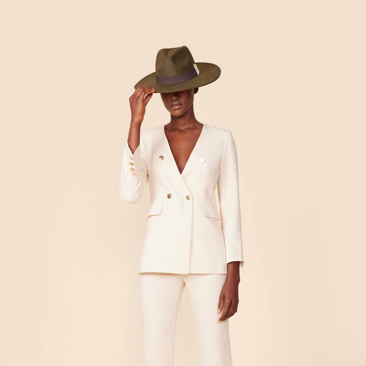 Veste Martha Biscuit · Allégorie · et autres tendances Résultats pour costume en vente B2B. Retours gratuits et paiement à 60 jours sur Faire sur Faire.