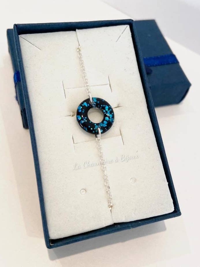 Bracelet ajouré "donut bleu glacé" pour la vente par La Chaumière à Bijoux