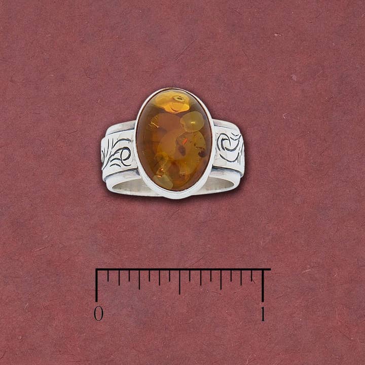 Bague ovale en ambre pour la vente par Tidepool
