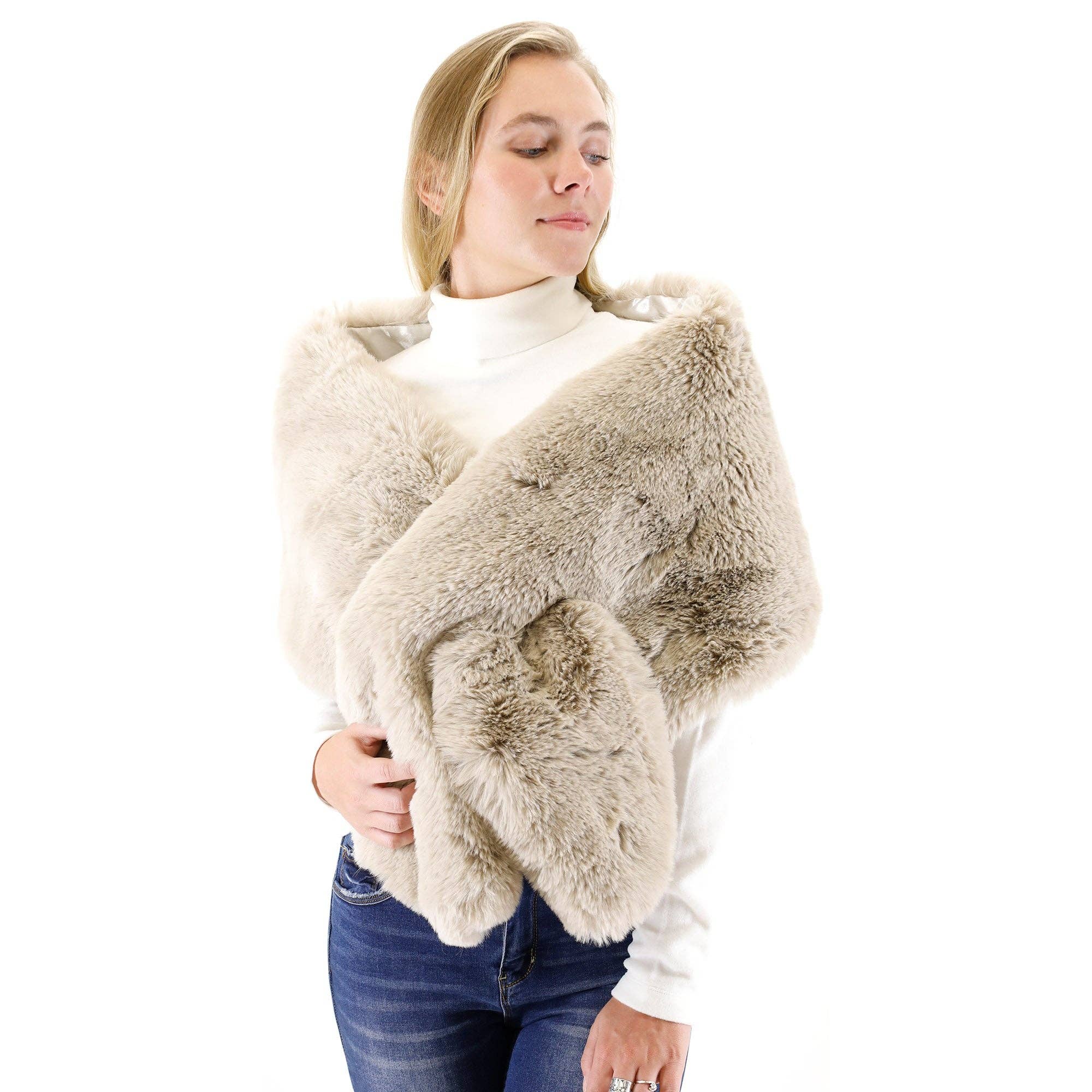 TAPA fashion - Venta al por mayor Abrigos de piel/piel sintética - Mujer - Chal ancho de piel de visón P3735 (3 piezas)5