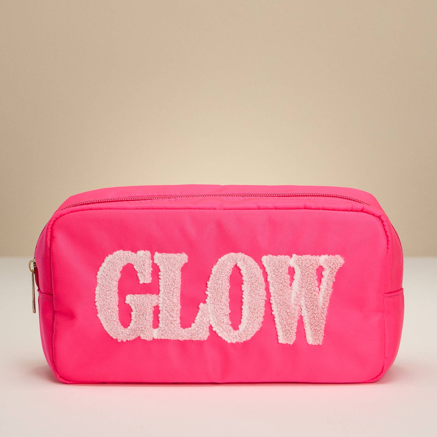 Lilla Haven - Vendita all'ingrosso Borsa per trucchi/cosmetici - Borsa da viaggio in nylon con patch "Bride" o "Mrs", "Glow" o "Glam"1