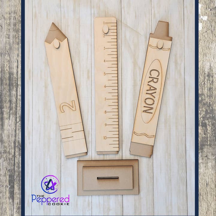 Home Decor - Support de plaque Class Edition INACHEVÉ pour la vente par The Peppered Cookie