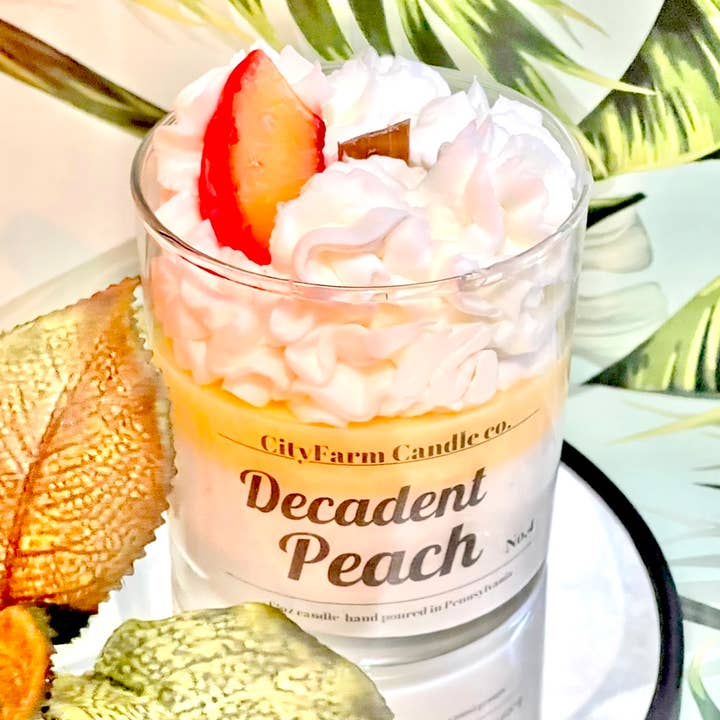 Bougie Decadent Peach pour la vente par City Farm Candle Co