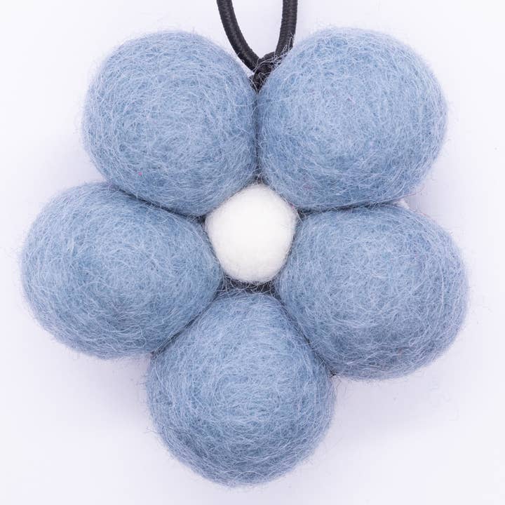 Blue Grey Daisy for wholesale by FRESH BallZ