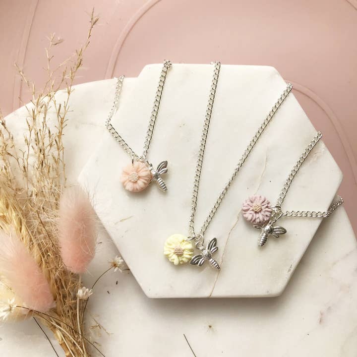 Collana a forma di fiore per bambini «Mini Bees» per la vendita all'ingrosso da parte di Bumble & Bees