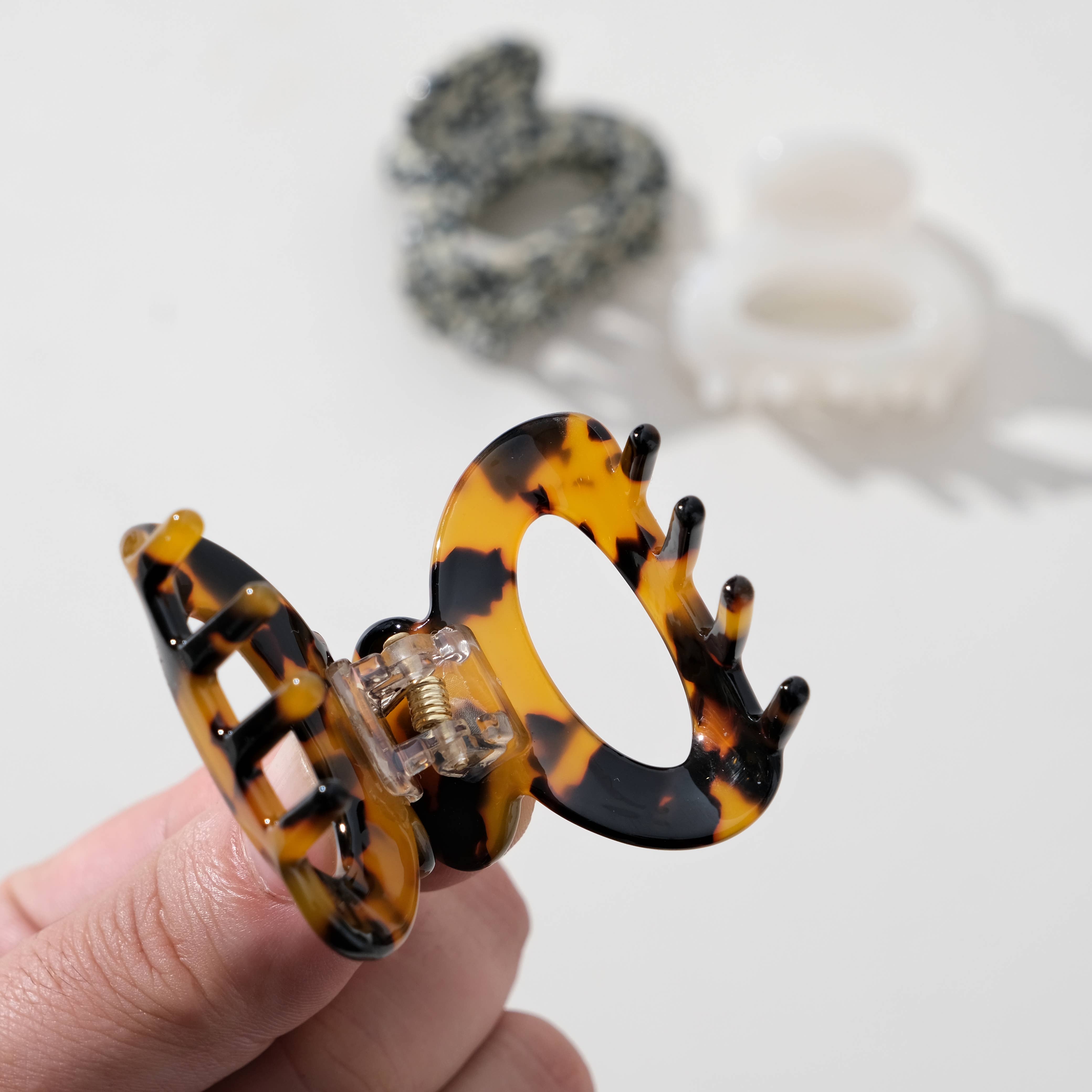 Adorro - Wholesale Hair Clip - Women's - Lucie Core | Mini Bubble Claw Clip4