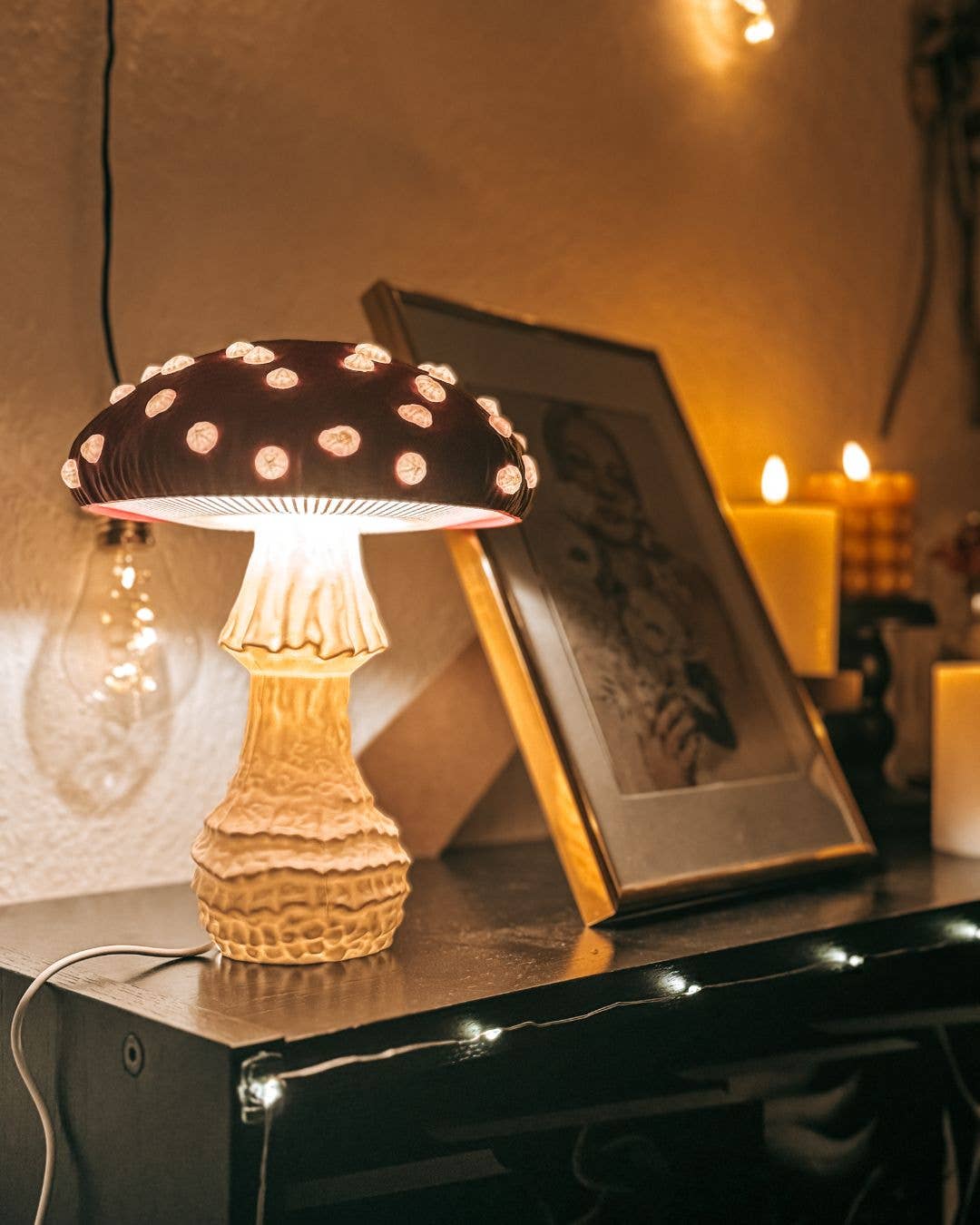 Roomberry - Wholesale Accent/Desk Lamp - Amanita Mushroom Lamp – Magical Table Lamp in Fly Agaric Design for Your Home1