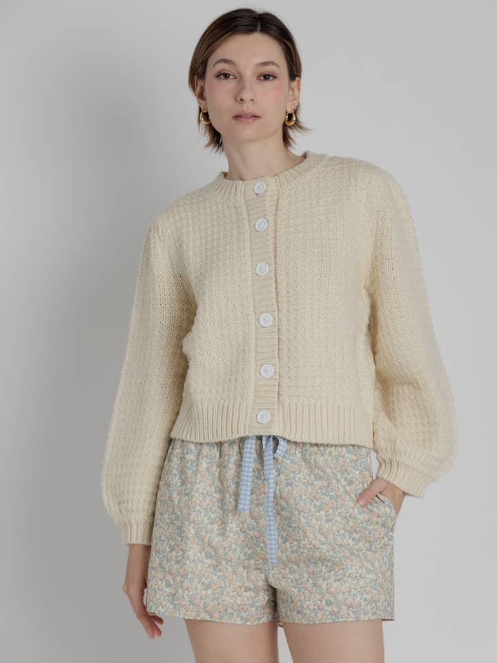 AKO2299 - CHUNKY STRICKRIPPEN-CARDIGAN für den Großhandel von Aureum