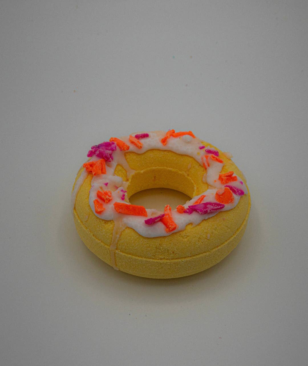 Sassy Bubbles – wholesale Badbomb/fizz – Donut Bath Bomb för barn. Kakaosmör Strössel, Mjuk hud17